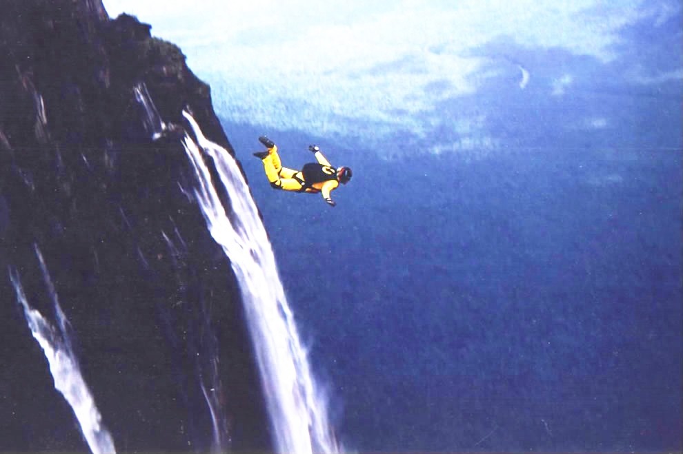 比黄果树瀑布(78米)还高900米的安赫尔瀑布 世界最高