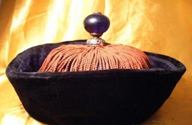 清朝官员朝冠上的顶珠代表不同品级，图解一品至九品官员顶戴