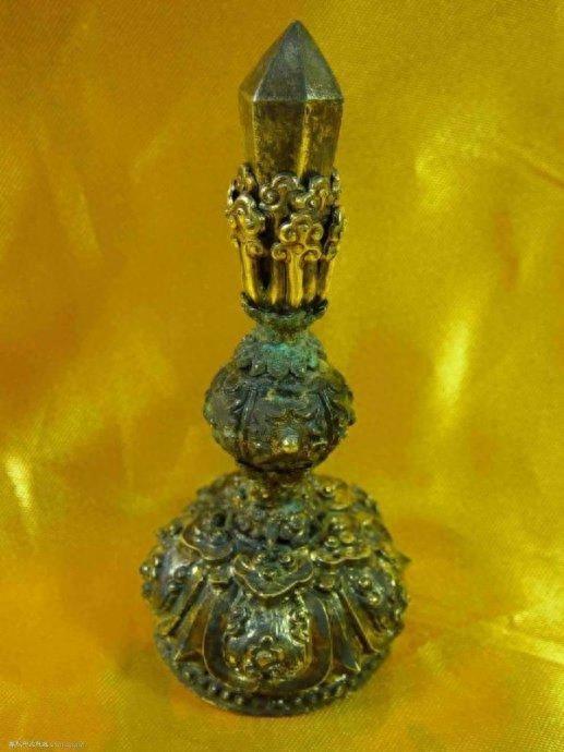 清朝官员朝冠上的顶珠代表不同品级，图解一品至九品官员顶戴