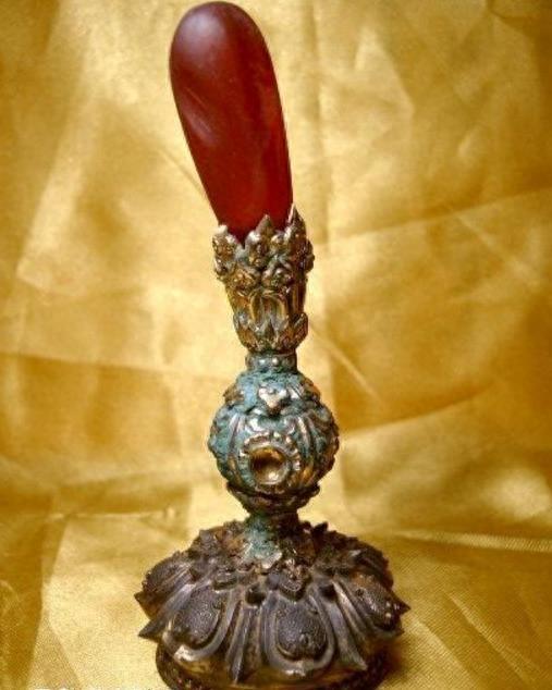 清朝官员朝冠上的顶珠代表不同品级，图解一品至九品官员顶戴