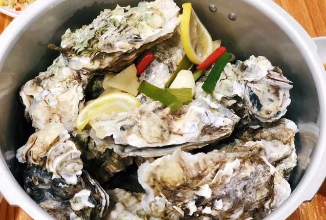 生蚝要先撬开再蒸吗