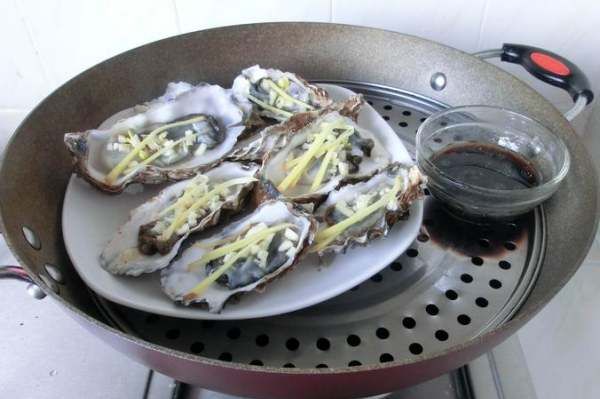 高压锅生蚝要撬开,高压锅蒸生蚝的做法图2