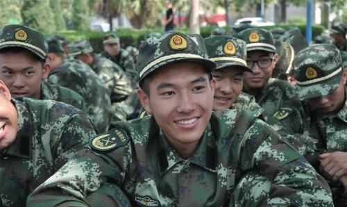 国防生和军校生的区别，普通国防生和飞行国防生的区别？图1