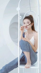 ​车模李凉凉：颜值与气质并存的绝代佳人