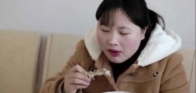 ​安徽33岁农村网红每天直播吃肥肉,吸粉800万,如今老得像50岁大妈