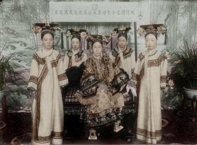 ​《如懿传》复古风剧照遇上真实的清朝宫廷照片