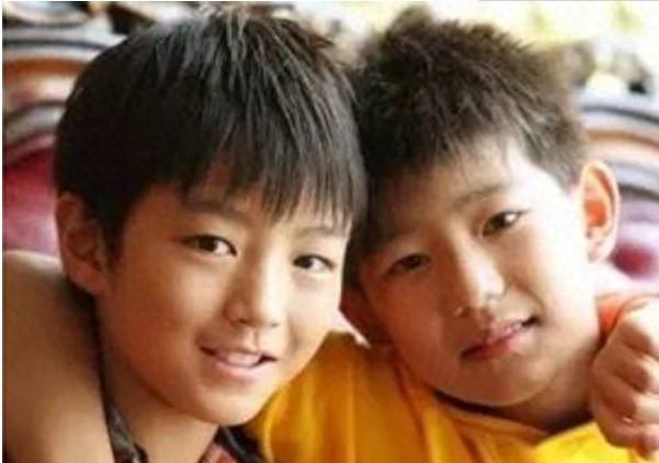 王俊凯童年私房照大曝光，清秀，萌态十足，网友直呼：被惊呆了