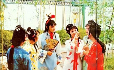 ​红楼梦为什么读起来让人觉得一丝莫名的恐怖？