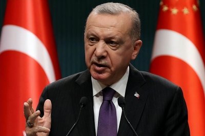 ​俄开始双线作战，在叙空袭美军出没的基地，美抱怨或导致美俄交战