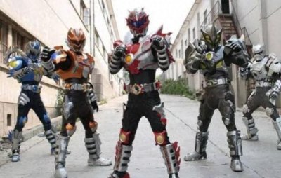 ​铠甲勇士召回前两部演员开拍，美真和杨欢迎这两位女神你还记得吗