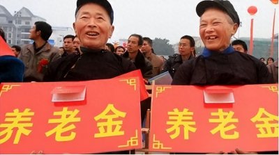 ​揭秘全国31个省农村60岁老人的养老金标准，每月享受1700元养老金