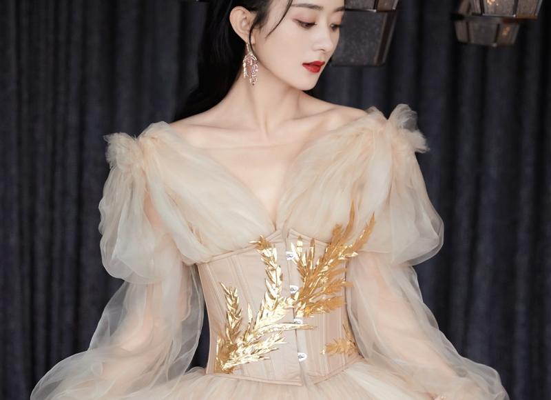 同事太有心机太爱表现（同事爱在领导面前表现）