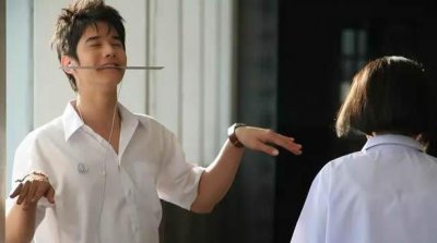 ​关于青春校园爱情的电影有哪些（10部哭到崩溃的青春校园爱情电影）