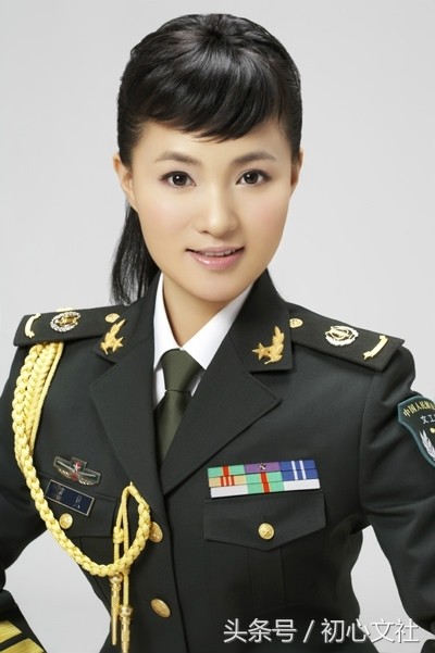 国家一级演员、歌唱家雷佳,美丽动人