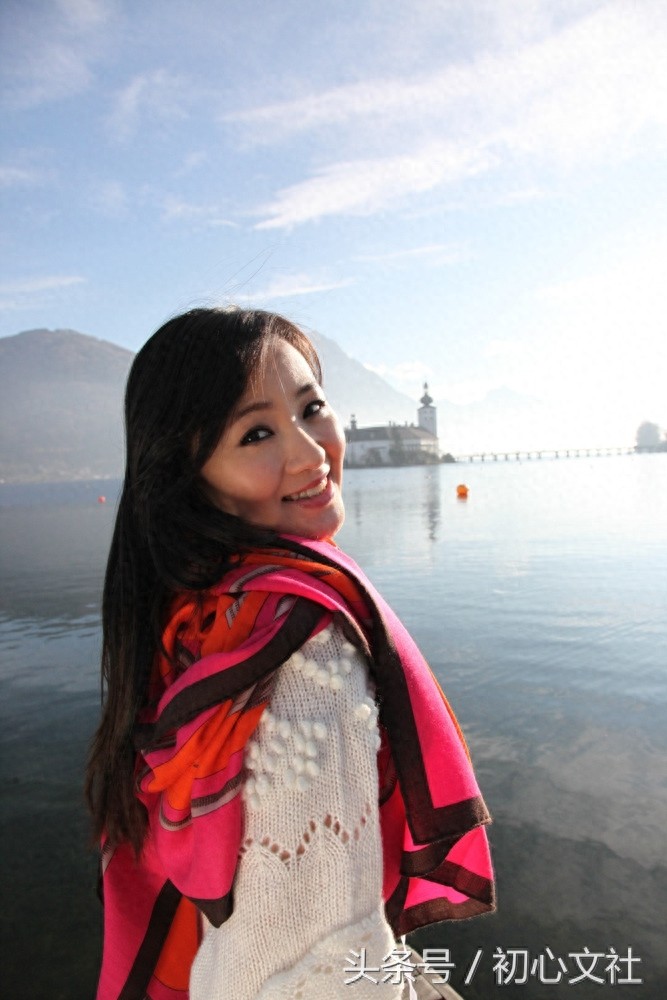 国家一级演员、歌唱家雷佳,美丽动人