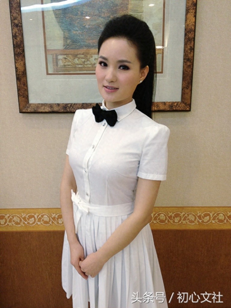 国家一级演员、歌唱家雷佳,美丽动人