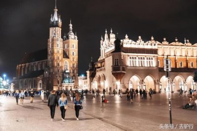 ​世界最大的广场是哪个广场(世界上最大的广场，占地4万平方米，能容下半个城市