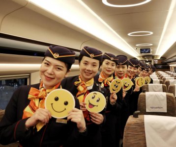 ​世界微笑日，列车上也来欣赏一段“微笑礼仪舞”