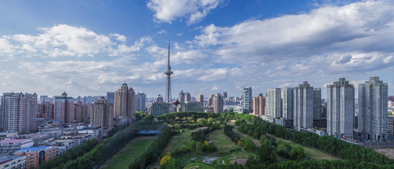 龙塔于2000年建成开放，塔高336米，为亚洲第一、世界第二高钢塔