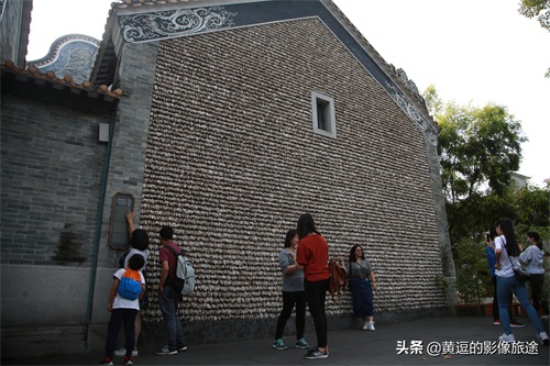 广东明清古镇藏神秘古“蚝宅”！数万蚝壳鳞次栉比引爆密集恐惧