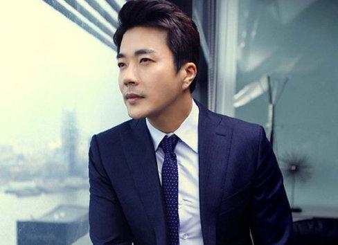 权相佑否认非法赌博，现出席活动澄清，发福走样变油腻大叔