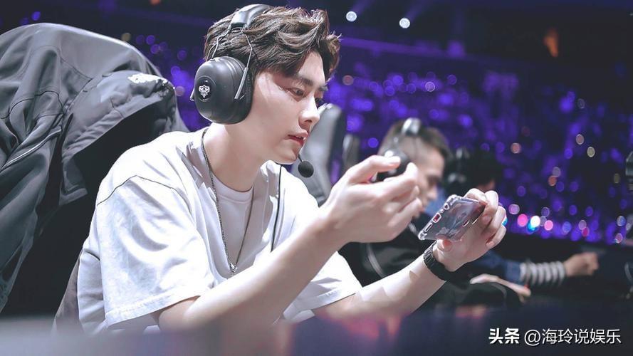 李易峰简介 ：身家资产过亿，年轻帅气，为什么还要去嫖娼？