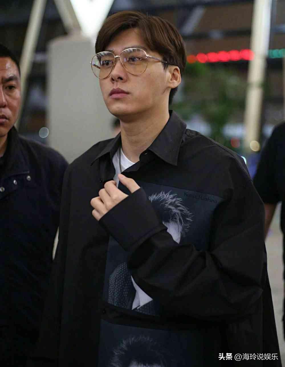 李易峰简介 ：身家资产过亿，年轻帅气，为什么还要去嫖娼？