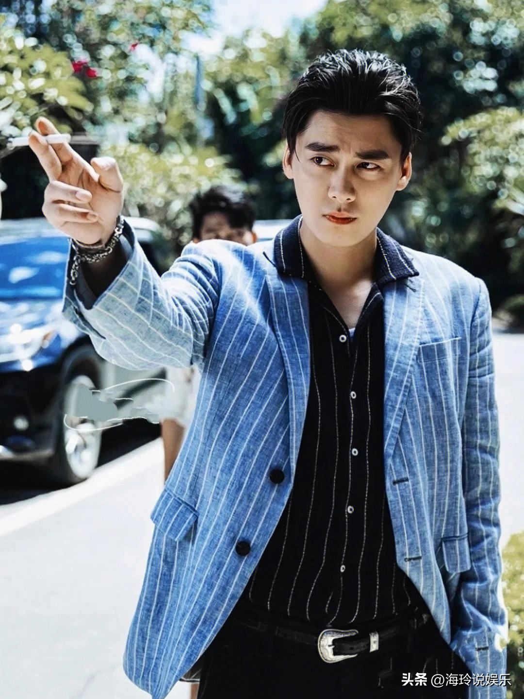 李易峰简介 ：身家资产过亿，年轻帅气，为什么还要去嫖娼？