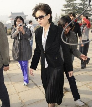 李钰病逝林心如李冰冰悼念（黄晓明前女友李钰葬礼）