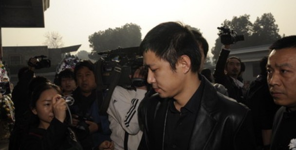 李钰病逝林心如李冰冰悼念（黄晓明前女友李钰葬礼）