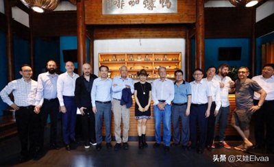 ​殷祝平剪平头比徐锦江还男人！衬衫配骑士帽，比186cm老公更霸气