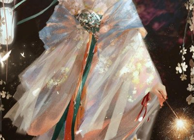 ​男子和现任逛街时偶遇前妻和女儿，想要和女儿亲近，女儿却不愿意