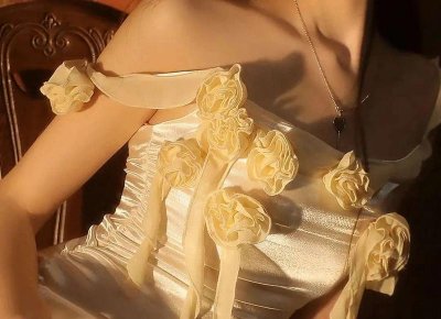 ​此花为我国独有，色彩鲜明，兰香浓郁，真漂亮