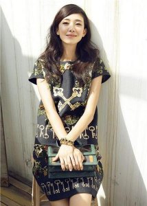 ​单眼皮美女明星有哪些(周冬雨是双眼皮吗)