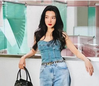 ​川籍上海主持人刘彦池：两度嫁入豪门，37岁舞台上下皆精彩