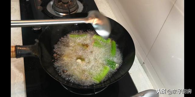 油焖尖椒有几种做法 厨师长教你油焖尖椒的家常做法(5)