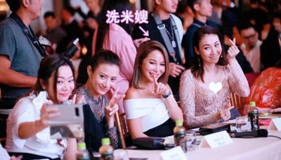 ​洗米嫂东山再起，带公公和女儿参加高档饭局！借波哥人脉共图事业