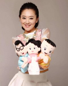 ​“月亮姐姐”王淏：央视当红主持人，低调嫁给富商，39岁高龄产子