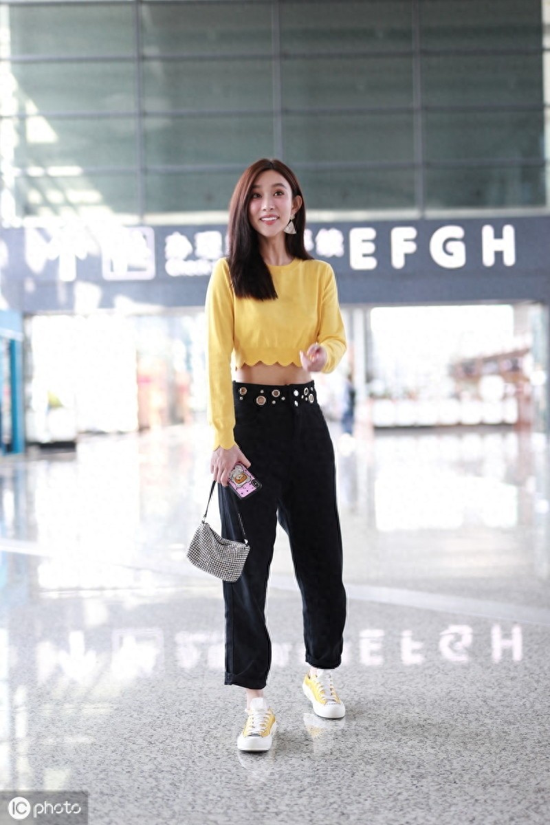 《陈情令》女主孟子义露腰现身，肖战王一博大火她却戏红人不红