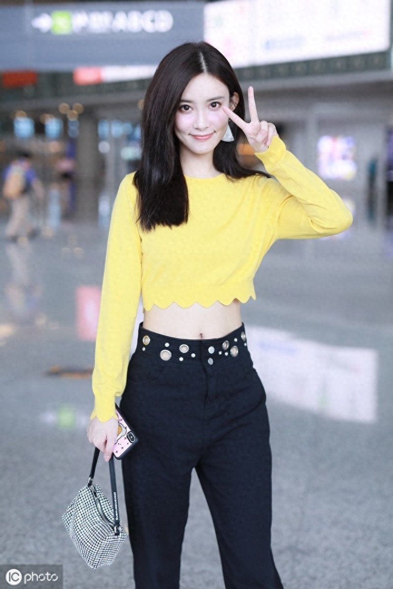 《陈情令》女主孟子义露腰现身，肖战王一博大火她却戏红人不红