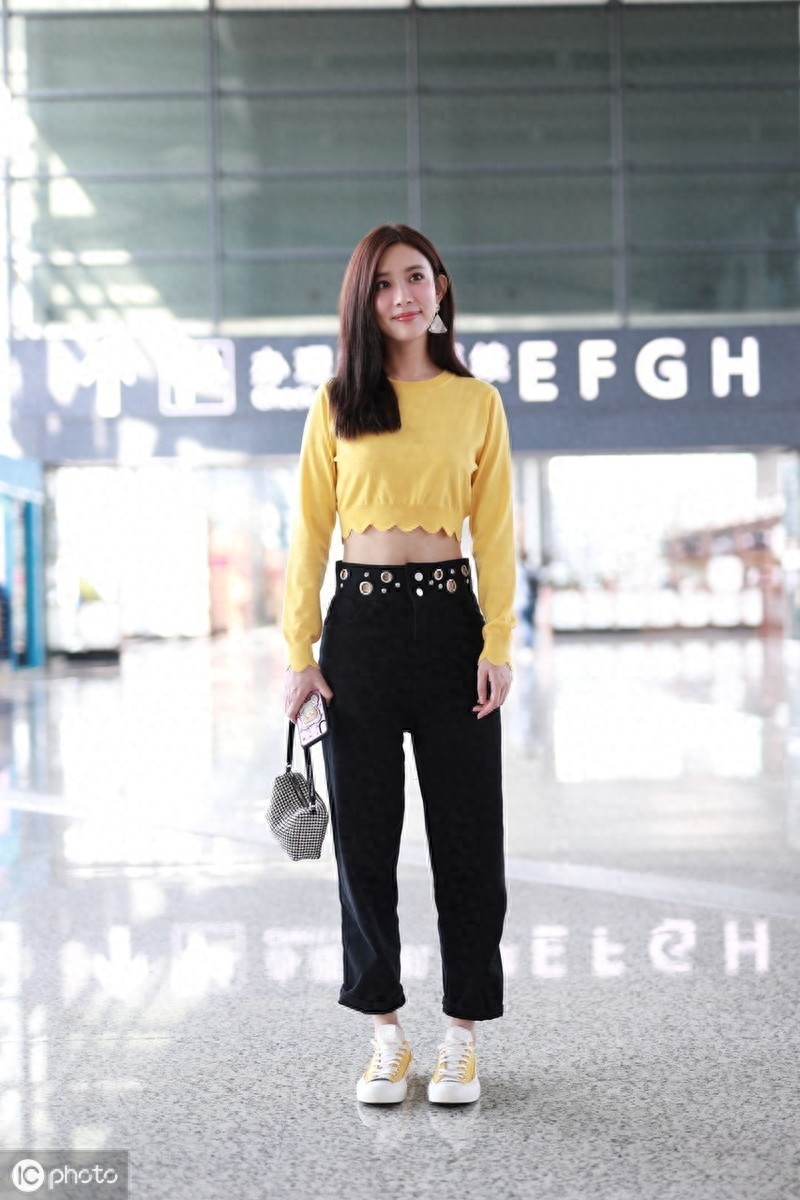 《陈情令》女主孟子义露腰现身，肖战王一博大火她却戏红人不红