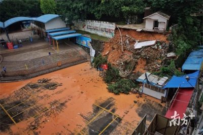 ​广州大河马水上世界外墙塌方，多辆汽车被砸，无人员受伤