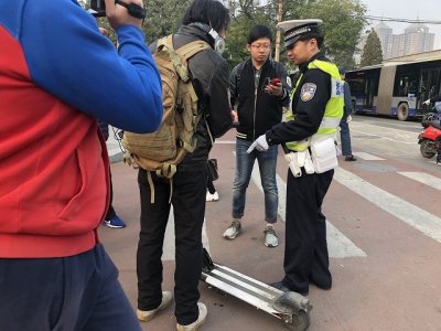 ​即日起北京交管部门严查电动滑板车违法上路
