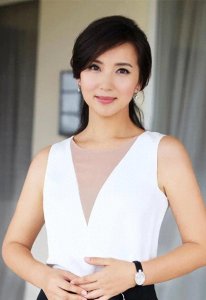 ​演员陈好：嫁大8岁富豪，婚后连生三胎，如今一家五口其乐融融