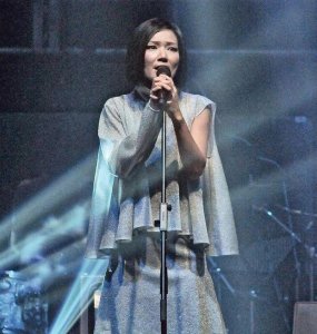 ​她以《好心分手》红遍乐坛，时隔九年香港开唱郑秀文都来为她撑场