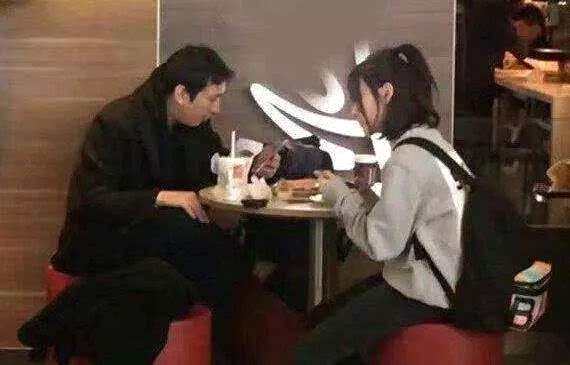 冯提莫与干爹13分钟视频遭疯传 网友喊话:让我上车!