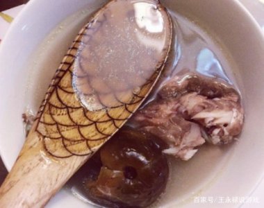 ​教你在家煲赤小豆鲫鱼汤，做出来清热又消暑，有很好的滋补效果