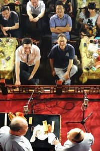 ​天津独特的茶馆相声：'咦''嗨'叫好，笑声不断