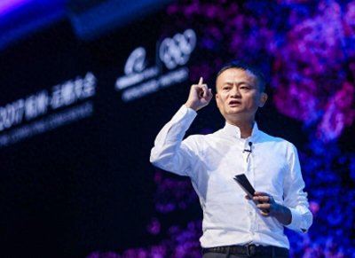 ​马云和各国领导见面的“握手照”，唯独对她用了双手，网友：佩服