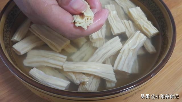 怎么泡腐竹软得快(泡腐竹有技巧第一步做对了)(7)